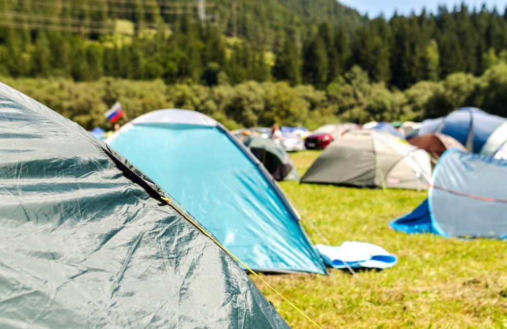 Wat kost een week kamperen in Nederland met een gezin in de zomer van 2026?