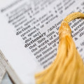 Naar aanleiding van: correcte vorm en gebruik