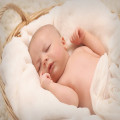 Waarom huilt een baby in de slaap? Dit is wat je moet weten
