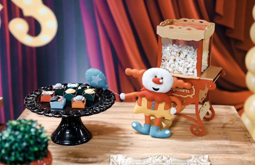 Waarom eten sommige mensen popcorn tijdens een vergadering?