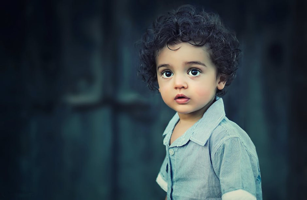 Wat betekent het spreekwoord 'een kinderhand is gauw gevuld'?