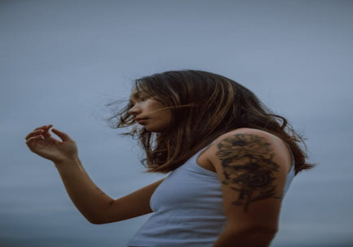 Waarom knettert je haar in de winter en wat je eraan kunt doen