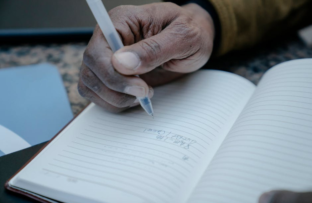 Verlaagt of verlaagd: zo kies je de juiste vorm met voorbeeldzinnen